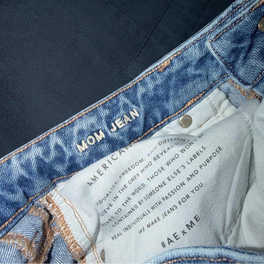 American Eagle Outfitters Blue Distressed mom Jeans - Picture 7 of 7